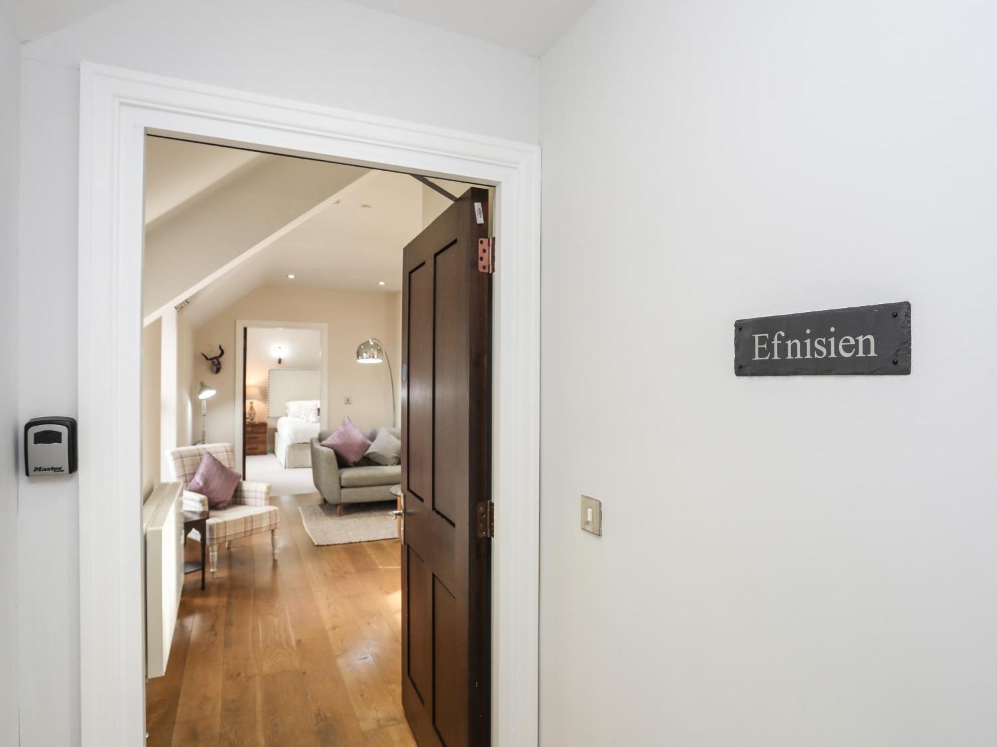 Harlech Apartments - Efnisien Bagian luar foto