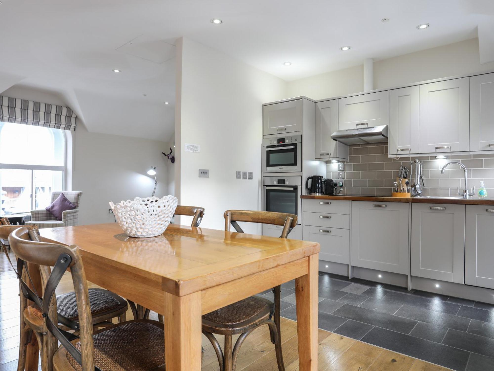 Harlech Apartments - Efnisien Bagian luar foto