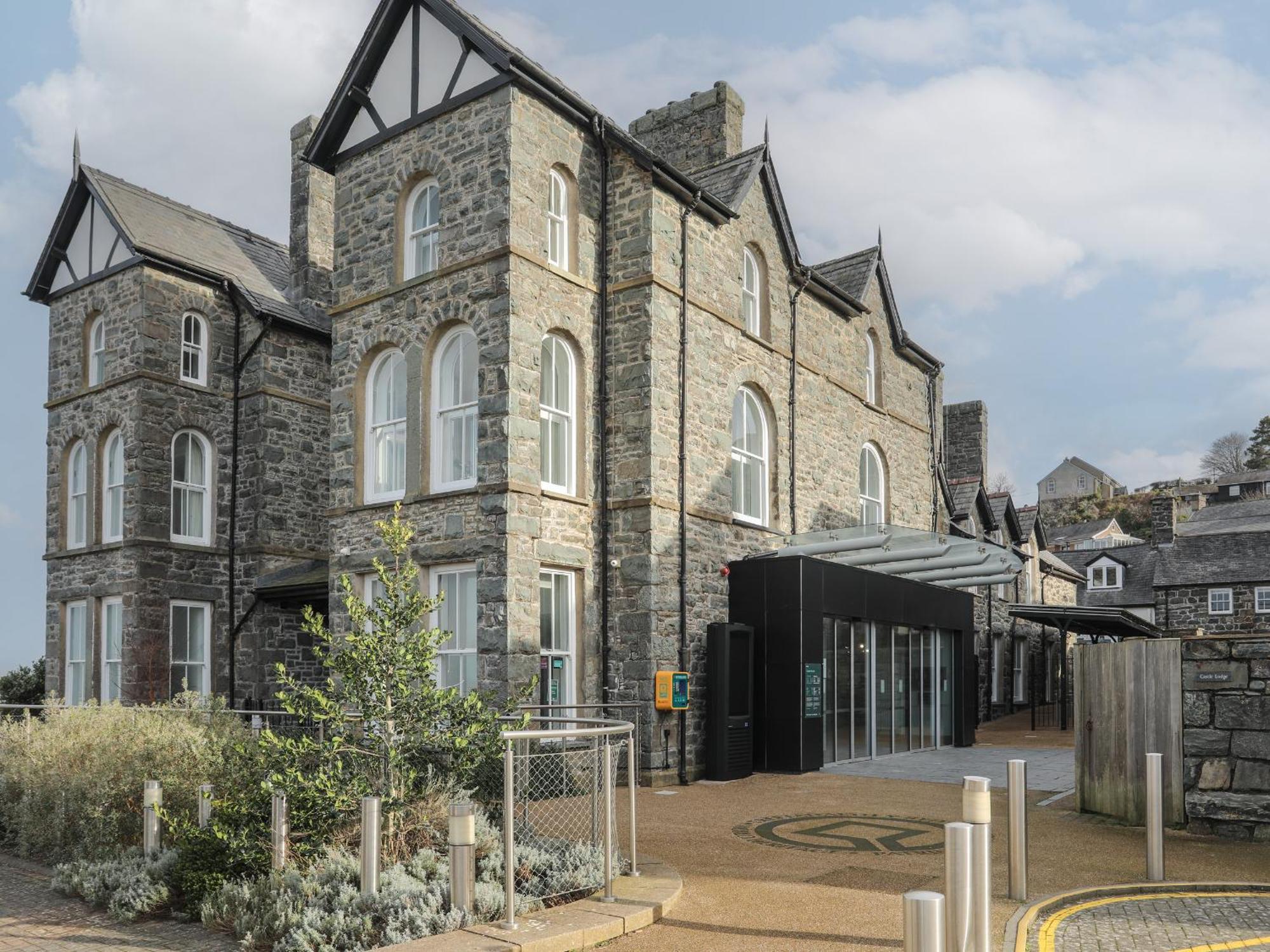 Harlech Apartments - Efnisien Bagian luar foto
