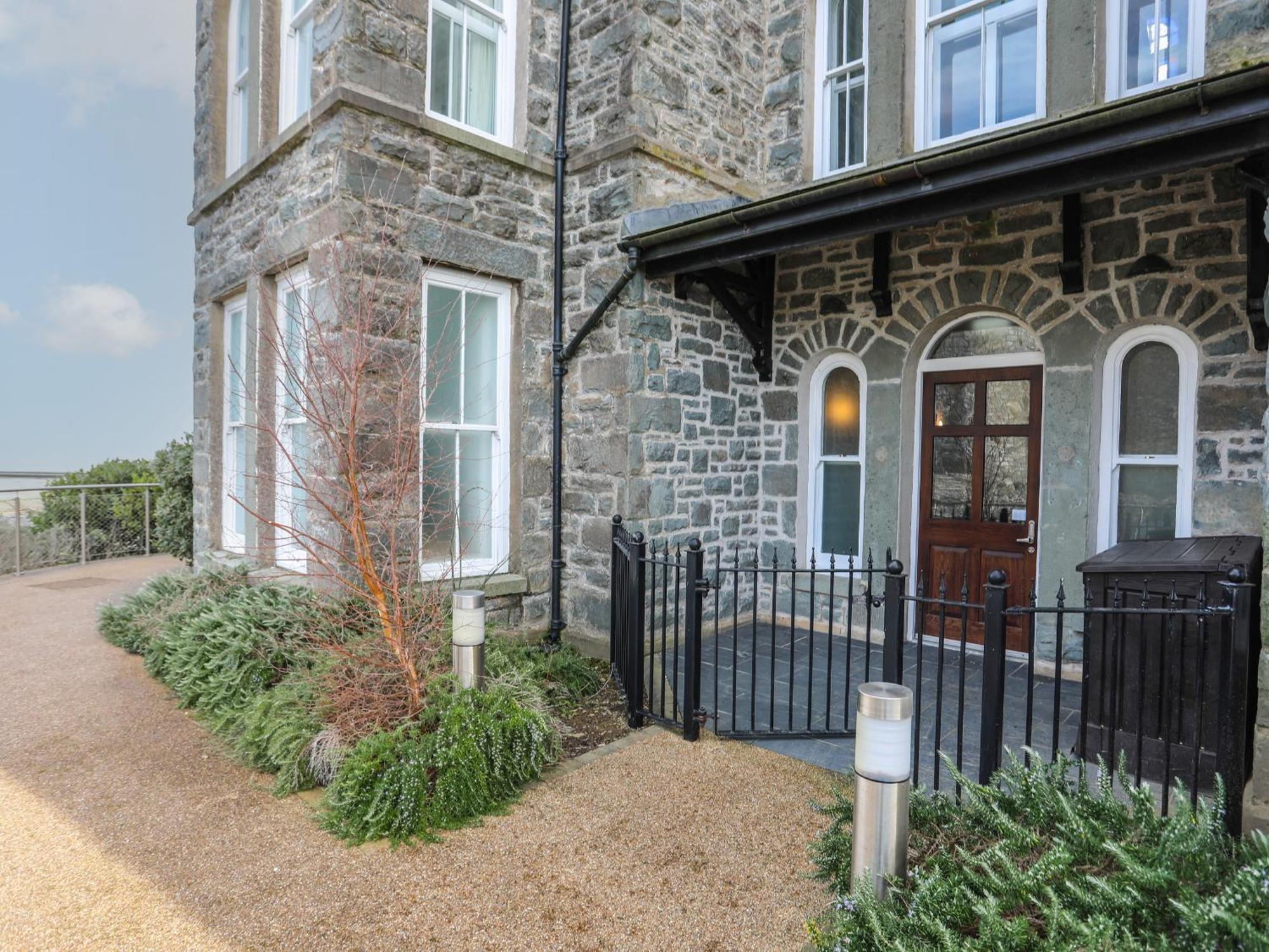 Harlech Apartments - Efnisien Bagian luar foto